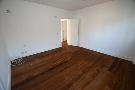 Casa de condomínio para alugar com 700m², 4 quartos e 6 vagasSuíte 2