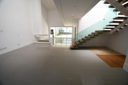 Sala 1 de casa de condomínio para alugar com 4 quartos, 700m² em Conjunto Habitacional Vila Santana (sousas), Campinas
