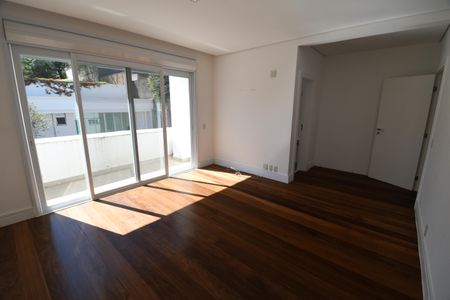 Casa de condomínio para alugar com 700m², 4 quartos e 6 vagasSuíte 3