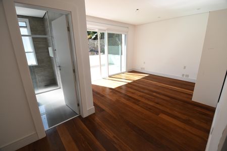 Casa de condomínio para alugar com 700m², 4 quartos e 6 vagasSuíte 4