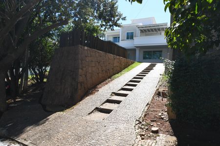 Casa de condomínio para alugar com 700m², 4 quartos e 6 vagasFachada