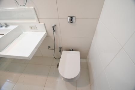 Casa de condomínio para alugar com 700m², 4 quartos e 6 vagasBanheiro da Suíte 3