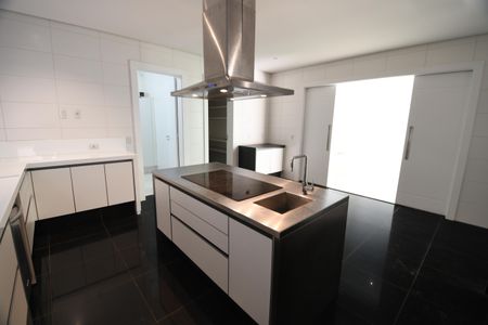 Casa de condomínio para alugar com 700m², 4 quartos e 6 vagasCozinha