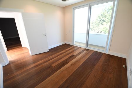 Casa de condomínio para alugar com 700m², 4 quartos e 6 vagasEscritório