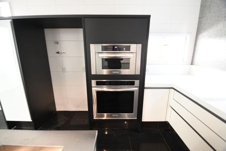 Casa de condomínio para alugar com 700m², 4 quartos e 6 vagasCozinha