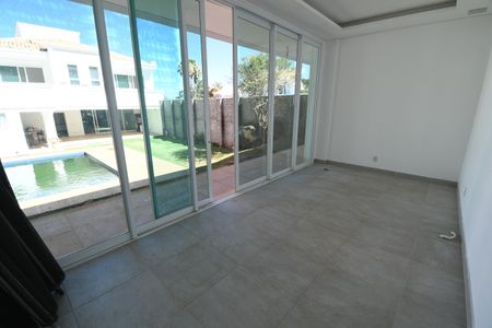 Casa de condomínio para alugar com 700m², 4 quartos e 6 vagasPiscina