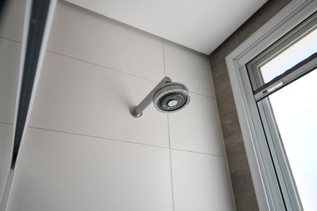 Casa de condomínio para alugar com 700m², 4 quartos e 6 vagasBanheiro da Suíte 1