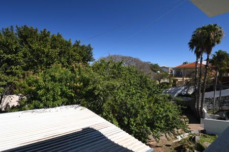 Casa de condomínio para alugar com 700m², 4 quartos e 6 vagasVista da Sacada