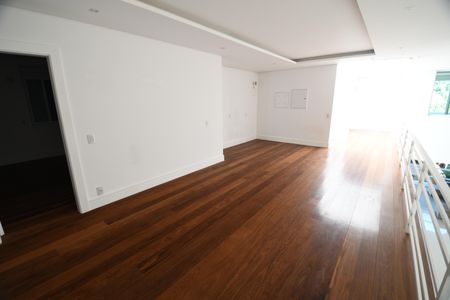 Casa de condomínio para alugar com 700m², 4 quartos e 6 vagasSala 2