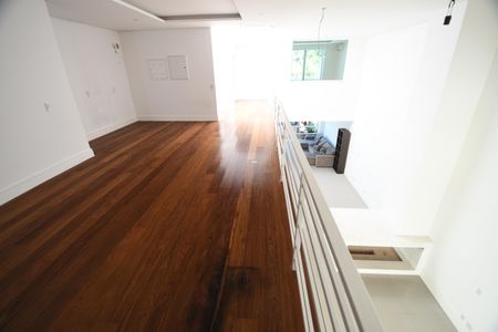 Sala 2 de casa de condomínio para alugar com 4 quartos, 700m² em Conjunto Habitacional Vila Santana (sousas), Campinas
