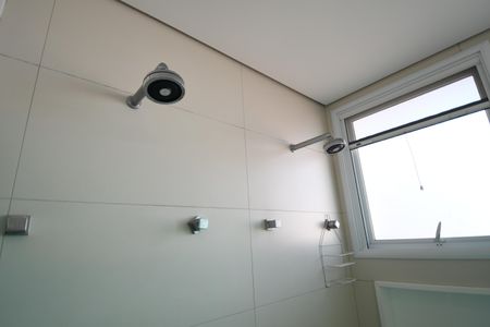 Casa de condomínio para alugar com 700m², 4 quartos e 6 vagasBanheiro da Suíte 4