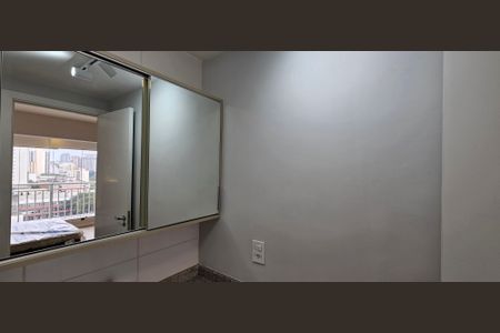 Banheiro Social de kitnet/studio para alugar com 1 quarto, 27m² em Liberdade, São Paulo