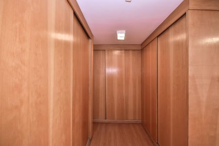 Apartamento à venda com 236m², 3 quartos e 3 vagasArmário da Suíte  2