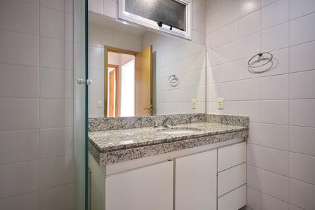 Apartamento à venda com 236m², 3 quartos e 3 vagasBanheiro Suíte 1