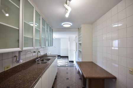 Apartamento à venda com 236m², 3 quartos e 3 vagasCozinha