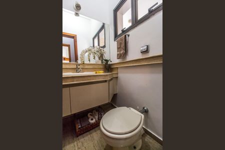 Casa de condomínio à venda com 300m², 4 quartos e 4 vagasLavabo