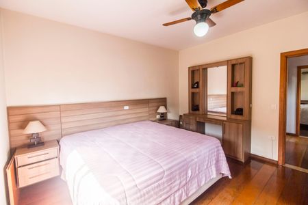 Casa de condomínio à venda com 300m², 4 quartos e 4 vagasSuíte 2