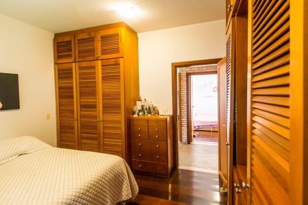 Casa de condomínio à venda com 300m², 4 quartos e 4 vagasSuíte 1