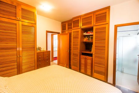 Casa de condomínio à venda com 300m², 4 quartos e 4 vagasSuíte 1