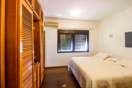 Casa de condomínio à venda com 300m², 4 quartos e 4 vagasSuíte 1