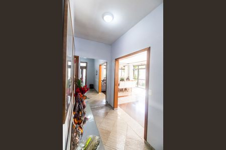 Casa de condomínio à venda com 300m², 4 quartos e 4 vagasSala