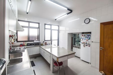 Casa de condomínio à venda com 300m², 4 quartos e 4 vagasCozinha