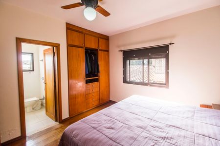 Casa de condomínio à venda com 300m², 4 quartos e 4 vagasSuíte 2