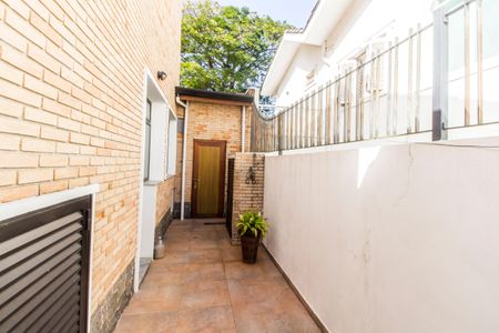 Casa de condomínio à venda com 300m², 4 quartos e 4 vagasCorredor