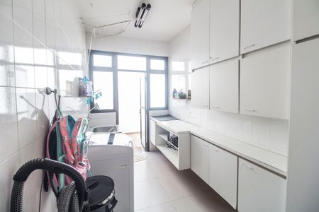 Casa de condomínio à venda com 300m², 4 quartos e 4 vagasÁrea de Serviço