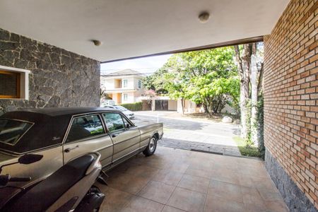 Casa de condomínio à venda com 300m², 4 quartos e 4 vagasGaragem