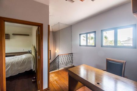 Casa de condomínio à venda com 300m², 4 quartos e 4 vagasEscritório