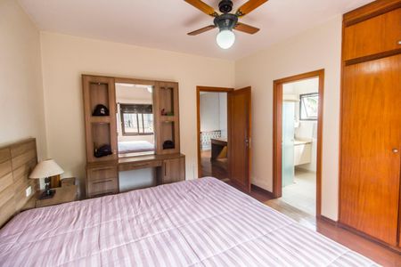 Casa de condomínio à venda com 300m², 4 quartos e 4 vagasSuíte 2