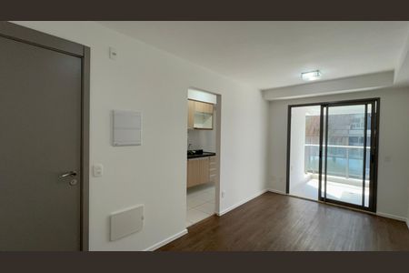 Sala de apartamento à venda com 2 quartos, 56m² em Vila Madalena, São Paulo