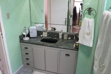 Casa à venda com 350m², 4 quartos e 4 vagasBanheiro da Suíte 4