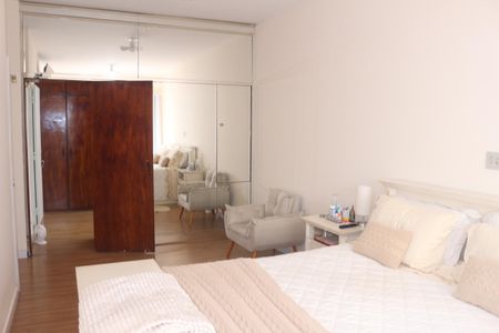 Casa à venda com 350m², 4 quartos e 4 vagasSuíte 4