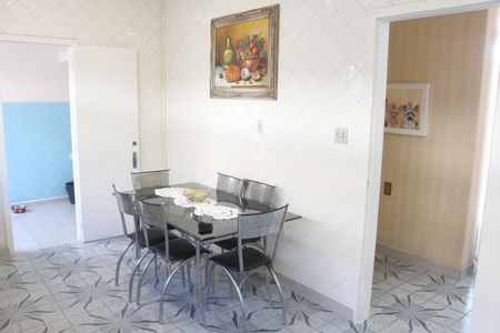 Casa à venda com 350m², 4 quartos e 4 vagasCozinha