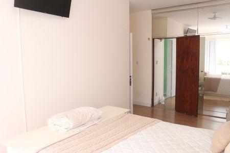 Casa à venda com 350m², 4 quartos e 4 vagasSuíte 4