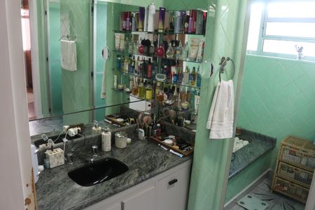 Casa à venda com 350m², 4 quartos e 4 vagasBanheiro da Suíte 4