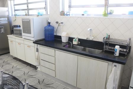 Casa à venda com 350m², 4 quartos e 4 vagasCozinha