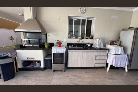 Casa de condomínio à venda com 311m², 4 quartos e 5 vagas Casa de condomínio à venda com 311m², 4 quartos e 5 vagasChurrasqueira