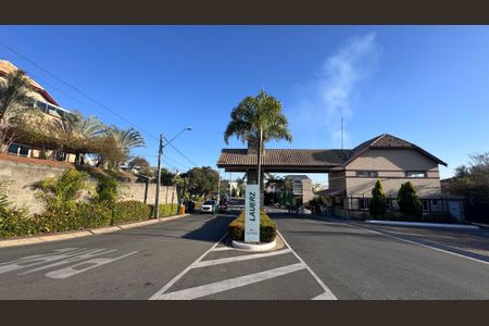 Casa de condomínio à venda com 311m², 4 quartos e 5 vagas Casa de condomínio à venda com 311m², 4 quartos e 5 vagasFachada