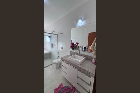 Casa de condomínio à venda com 311m², 4 quartos e 5 vagas Casa de condomínio à venda com 311m², 4 quartos e 5 vagasBanheiro da Suíte 3