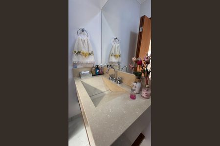 Casa de condomínio à venda com 311m², 4 quartos e 5 vagas Casa de condomínio à venda com 311m², 4 quartos e 5 vagasLavabo