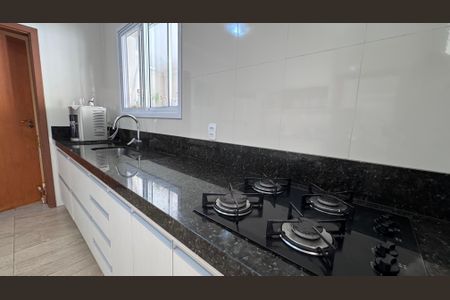 Casa de condomínio à venda com 311m², 4 quartos e 5 vagas Casa de condomínio à venda com 311m², 4 quartos e 5 vagasCozinha