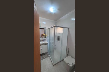 Casa de condomínio à venda com 311m², 4 quartos e 5 vagas Casa de condomínio à venda com 311m², 4 quartos e 5 vagasBanheiro da Suíte 1