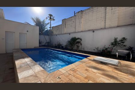 Casa de condomínio à venda com 311m², 4 quartos e 5 vagas Casa de condomínio à venda com 311m², 4 quartos e 5 vagasPiscina