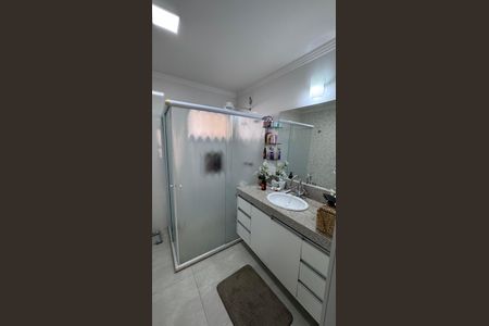 Casa de condomínio à venda com 311m², 4 quartos e 5 vagas Casa de condomínio à venda com 311m², 4 quartos e 5 vagasBanheiro da Suíte 2