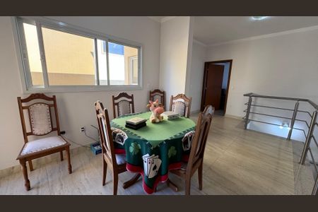 Casa de condomínio à venda com 311m², 4 quartos e 5 vagas Casa de condomínio à venda com 311m², 4 quartos e 5 vagasSala de Jogos