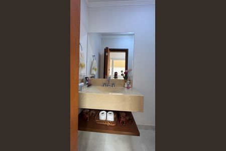 Casa de condomínio à venda com 311m², 4 quartos e 5 vagas Casa de condomínio à venda com 311m², 4 quartos e 5 vagasLavabo