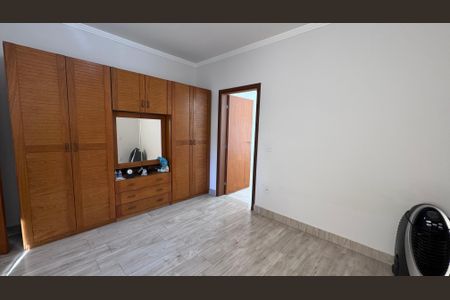Casa de condomínio à venda com 311m², 4 quartos e 5 vagas Casa de condomínio à venda com 311m², 4 quartos e 5 vagasSuíte 3